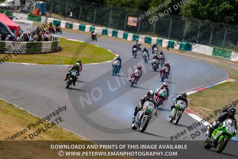 Vintage motorcycle club;eventdigitalimages;mallory park;mallory park trackday photographs;no limits trackdays;peter wileman photography;trackday digital images;trackday photos;vmcc festival 1000 bikes photographs